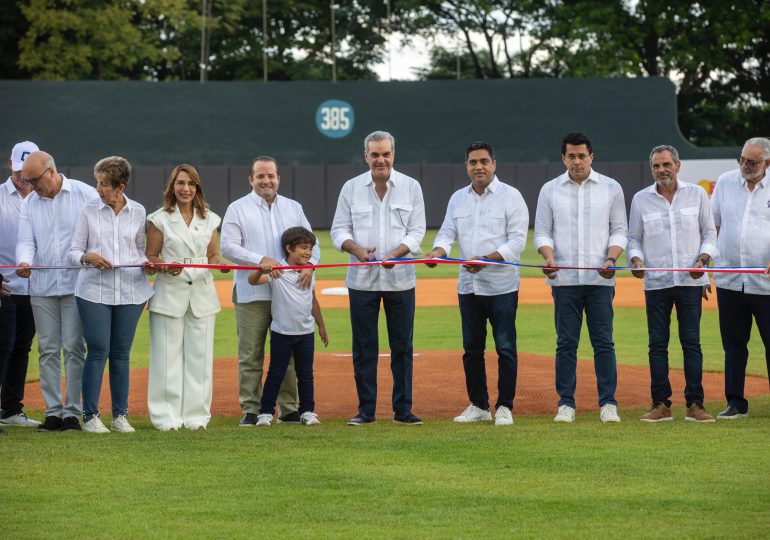 Presidente Abinader entrega remozado Estadio José Briceño de Puerto Plata