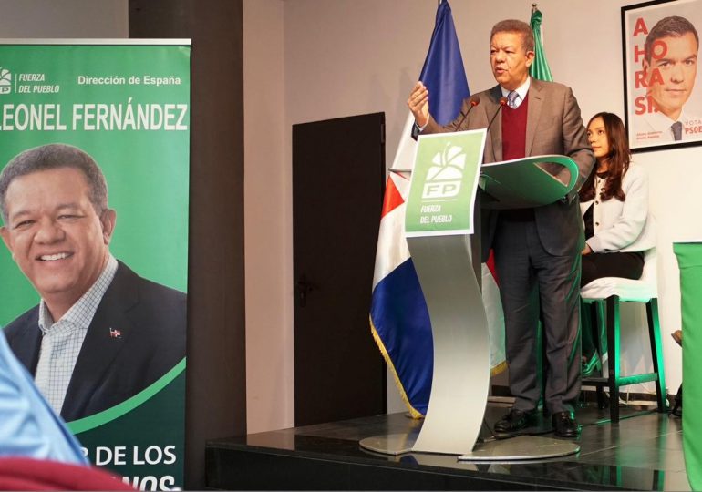 Leonel Fernández encabeza asamblea en España con dirigentes de FP