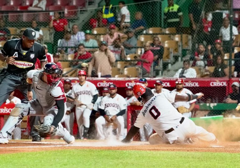 Leones siguen en primer lugar al vencer 7-1 a los Gigantes