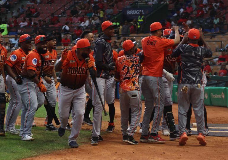 Toros remolcan y propinan tercera derrota seguida a Leones