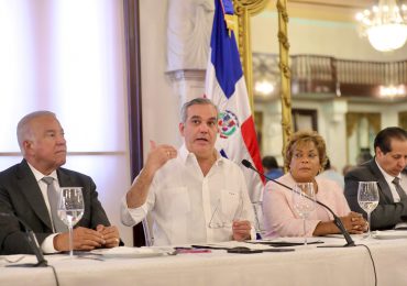 Presidente Abinader anuncia importantes obras viales, deportivas y de saneamiento en el GSD y el DN