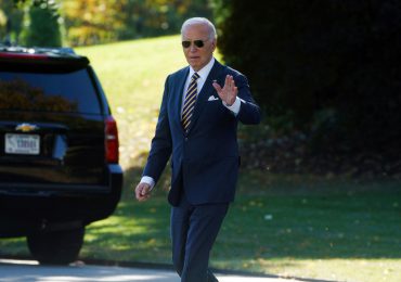 Biden acude a votar anticipadamente en Delaware