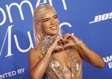 Karol G noquea a Peso Pluma y Bad Bunny en los Premios Latin Billboard 2024