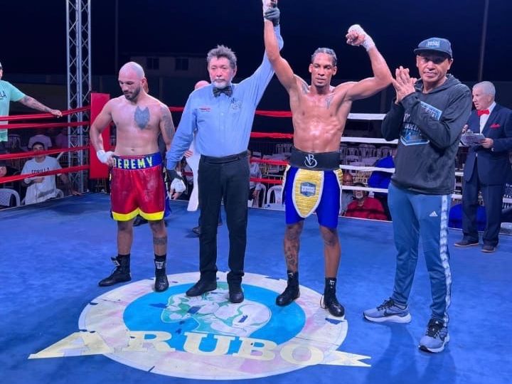 Dominicano Brayner Vásquez "La Llave" gana por KO título panamericano en Aruba