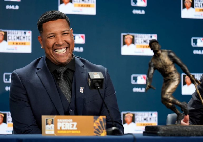 Salvador Pérez ganó el Premio Roberto Clemente 2024