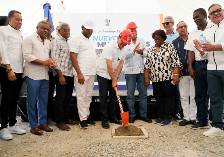 Dan primer picazo para construcción de 1,000 nichos municipales en el Cementerio Cristo Salvador