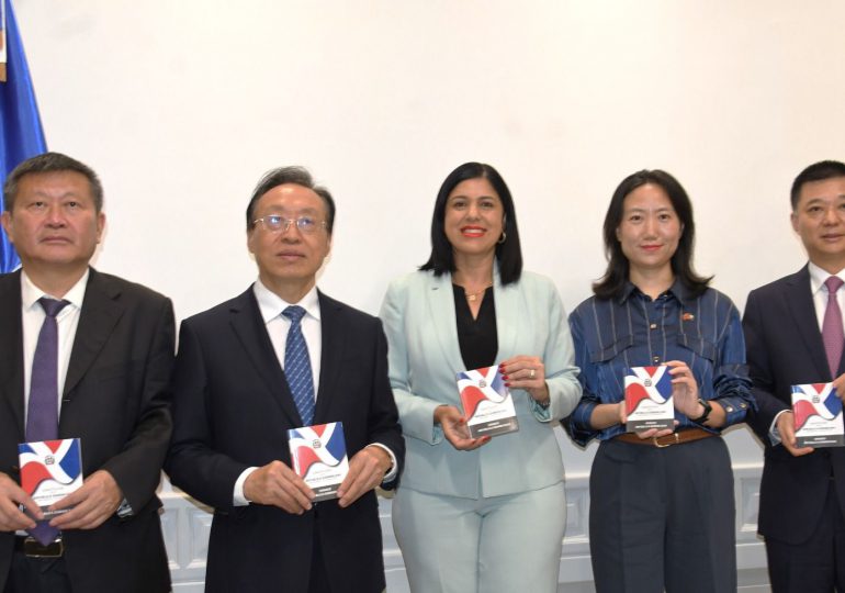 Presidente de la comisión de Relaciones Exteriores del Senado recibe delegación de Sichuan, China