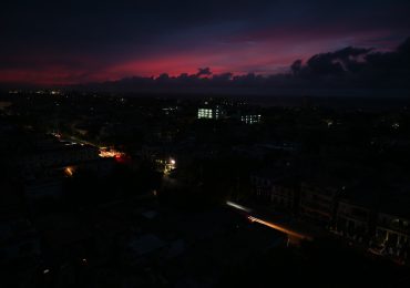 Huracán Oscar toca tierra en una Cuba sin electricidad desde hace dos días