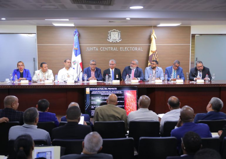 JCE presenta a las organizaciones políticas el estatus del proyecto para la renovación de la cédula de identidad y electoral