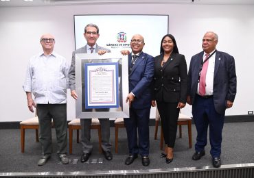 Cámara de Diputados reconoce al Teniente General retirado Carlos Luciano Díaz Morfa por su destacada carrera militar