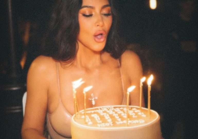 Kim Kardashian celebra su 44 cumpleaños con un atrevido vestido de Diesel que marca tendencia en la moda contemporánea