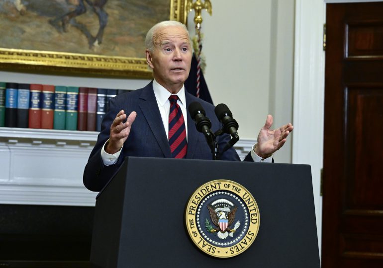 Biden califica de «antiestadounidenses» las mentiras de Trump sobre los huracanes