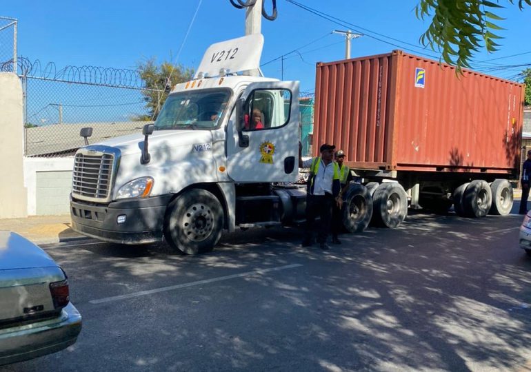 Alcaldía de Santiago refuerza operativos para controlar camiones de carga pesada y mejorar movilidad urbana