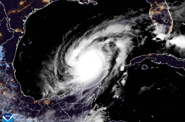 Huracán Milton de categoría 4 aumenta de tamaño mientras enfila hacia Florida