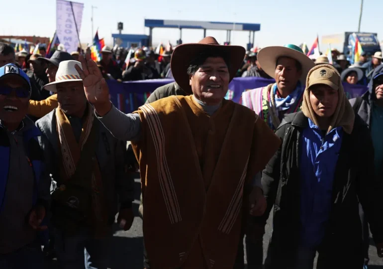 Seguidores de Evo Morales inician bloqueos en el centro de Bolivia en defensa del exmandatario