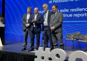 Emotivo acto de premiación al periodismo en el exilio durante asamblea anual del SIP