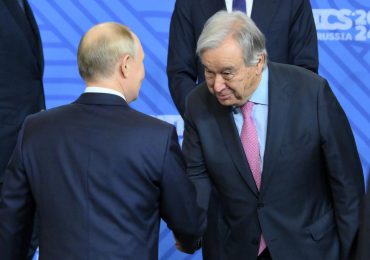 Visita “dañina” de Guterres a Rusia causa indignación en los ucranianos