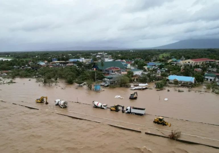 Tormenta tropical deja pueblos inundados y más de 60 muertos en Filipinas