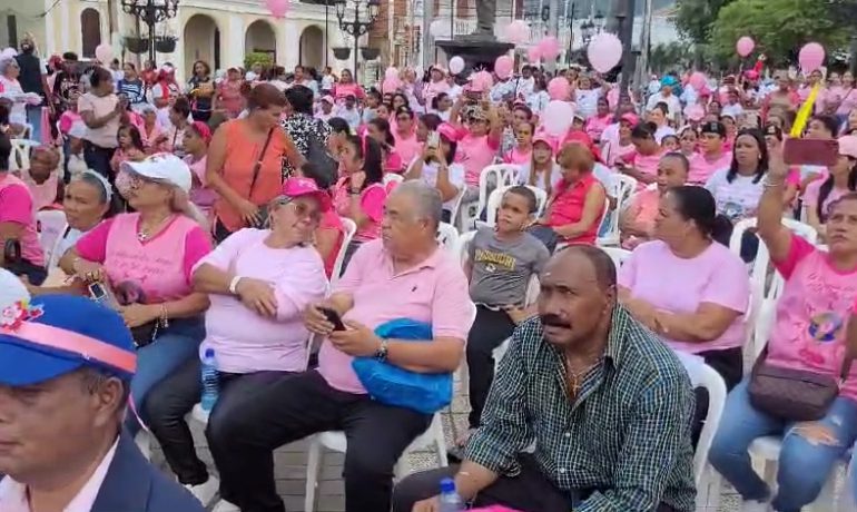 Realizan caminata en Puerto Plata para concientizar sobre prevención del cáncer de mama