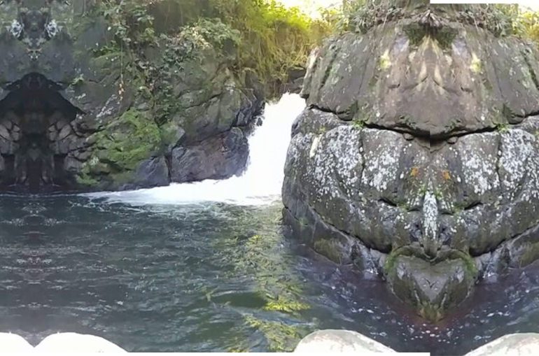 Prodemaren destruye un gavión y muro que atravesaban en río Zumbador arriba, Monseñor Nouel