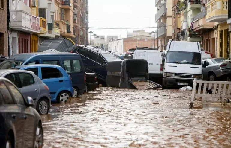 España continúa buscando víctimas tras las “inundaciones de siglo”