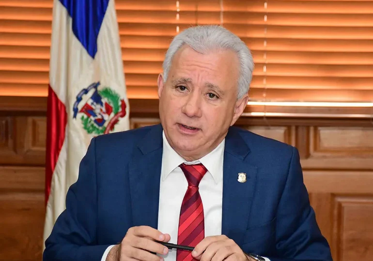 Senador califica como “desgracia” que algunos sectores actúen solamente para intereses particulares de su sector