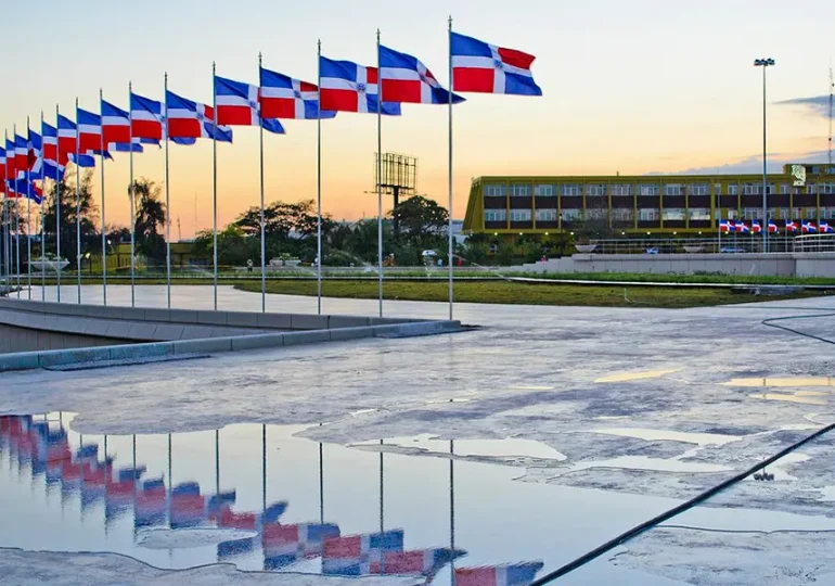 Interior y Policía dice no puso límite de tiempo a manifestación en Plaza de la Bandera