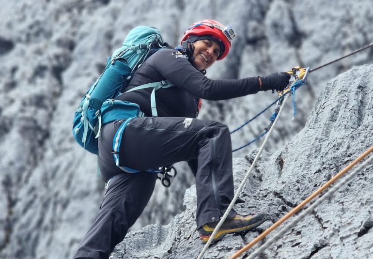 Por primera vez un dominicano completa las 7 summits, la montaña más alta de cada continente