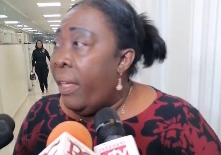 Ante largos tapones, diputada de FP se monta en el Metro de Santo Domingo