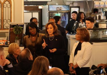 Kamala Harris presenta su plan para Puerto Rico en el corazón boricua de Filadelfia