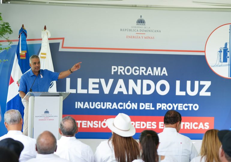 Gobierno lleva electricidad a Sabana Inaje; beneficia a 395 residentes