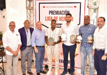 Liga de Béisbol de Verano celebra ceremonia de entrega de premios