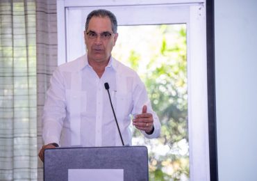 Dr. Santiago Hazim insta a apoyar la modernización fiscal para fortalecer la salud y el desarrollo nacional