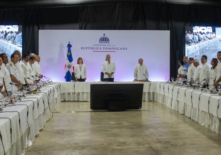 Abinader inicia encuentro con el Consejo de Ministro en Puerto Plata