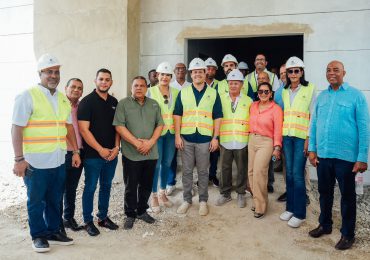 Ministro Bonilla supervisa construcción de las obras: Centro Correccional Preventivo y Unidad Traumatológica de Higüey