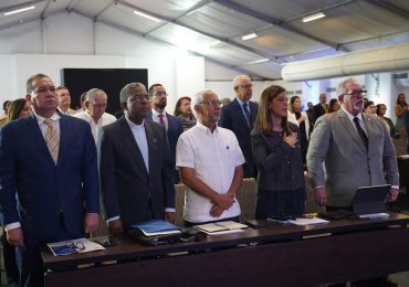 Ministro Hernández participa en seminario que analiza la fusión del Ministerio de Educación con el MESCyT