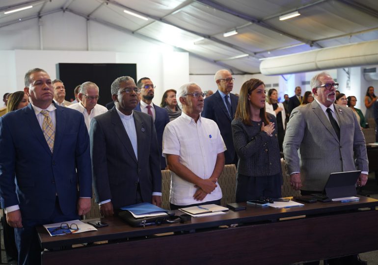 Ministro Hernández participa en seminario que analiza la fusión del Ministerio de Educación con el MESCyT