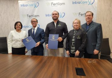 IntraCare Center y Fertilam firman acuerdo para garantizar atención integral a pacientes oncológicos