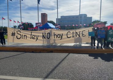 Adocine realiza protesta frente el Congreso Nacional contra la reforma fiscal