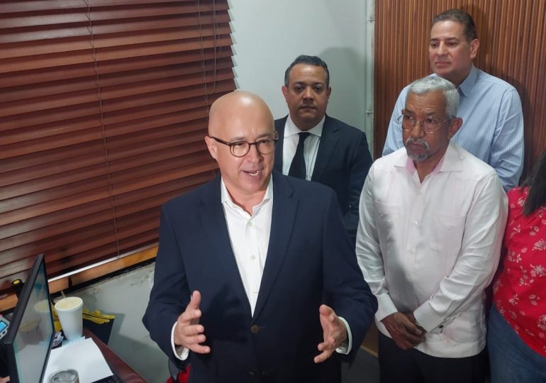 Francisco Domínguez Brito inscribe su candidatura a la Presidencia del PLD