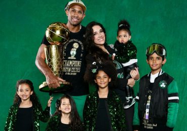 Amelia Vega celebra a su campeón con fotografías junto a su familia