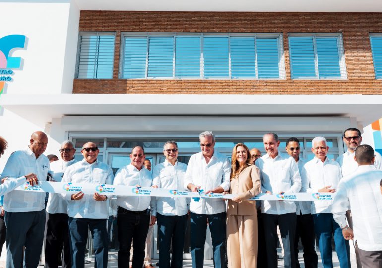 Presidente Abinader y alcaldesa Carolina Mejía inauguran Centro Futuro para ofrecer capacitación técnica gratuita en Cristo Rey