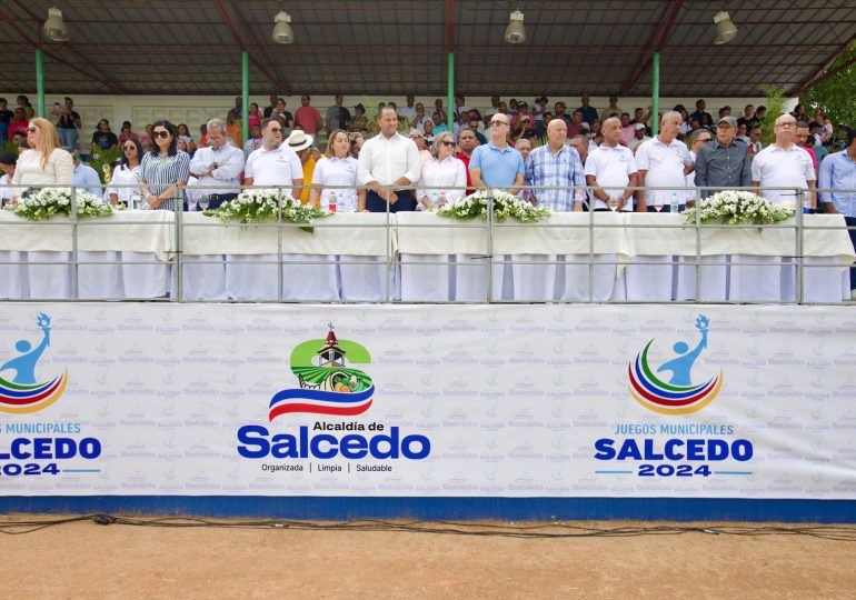 Alcalde de Salcedo, Juan Ramón Hernández, encabeza histórica inauguración de los Juegos Municipales 2024