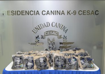 Entregan nuevos uniformes para Unidad K-9 del CESAC