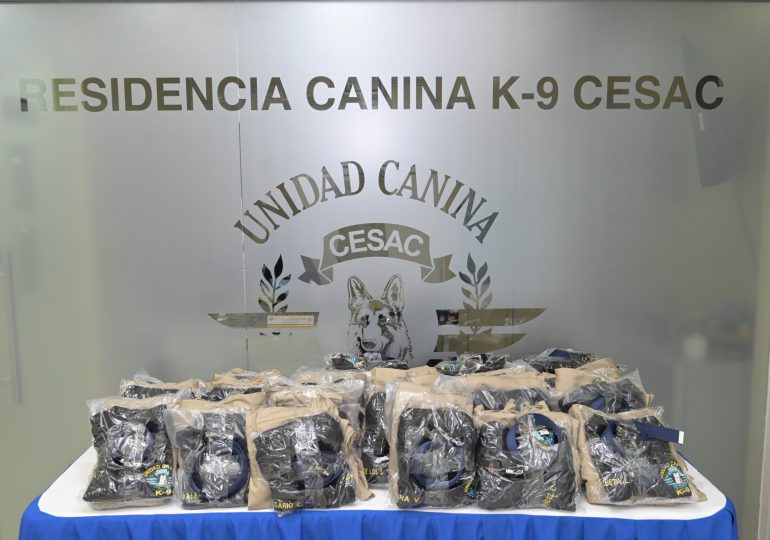 Entregan nuevos uniformes para Unidad K-9 del CESAC