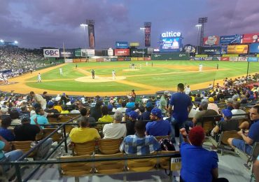 Águilas y Licey a casa llena en el estadio Quisqueya