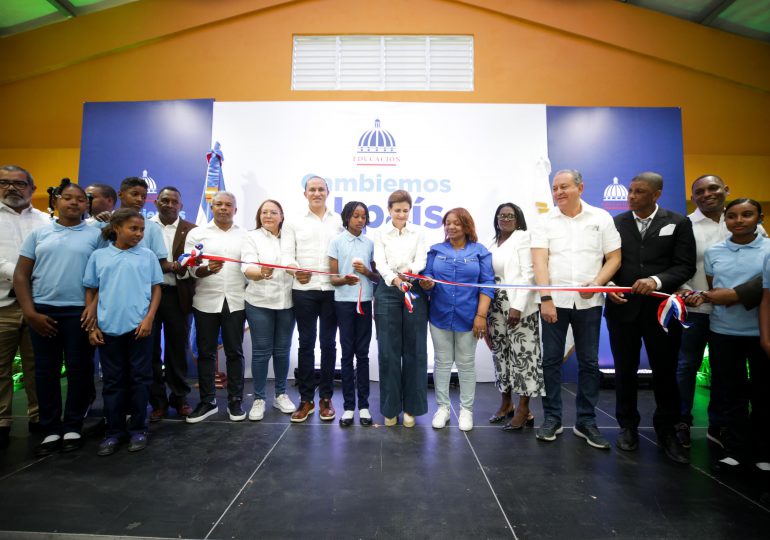 Raquel Peña entrega escuela, campo de béisbol y da palazo para ampliación de hospital en el Sur