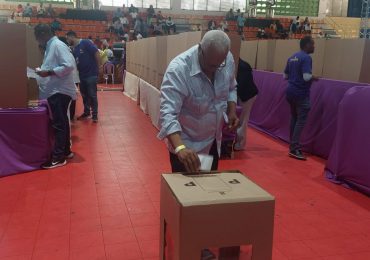 PLD realiza conteo manual de los votos para confirmar resultados electrónicos