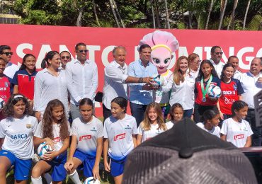 Desvelan mural en homenaje a la Copa Mundial Femenino Sub-17 de FIFA