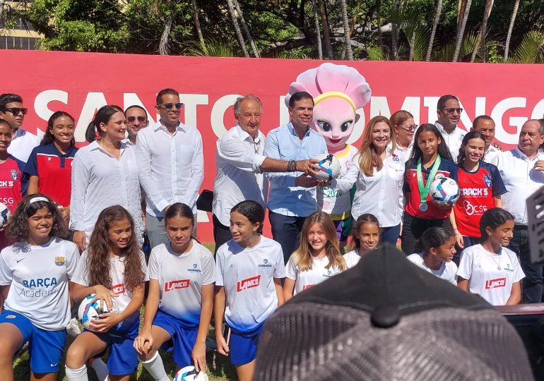 Desvelan mural en homenaje a la Copa Mundial Femenino Sub-17 de FIFA